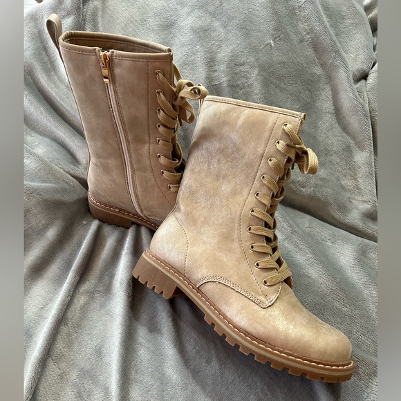 Corkys Women's FOMO Combat Boot - Gold Metallic Size 9 NWOT - Picture 2 of 4